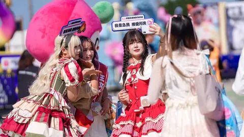 绿军球迷热情高涨：主场人潮涌动，客场呐喊声震耳欲聋塔图姆点赞